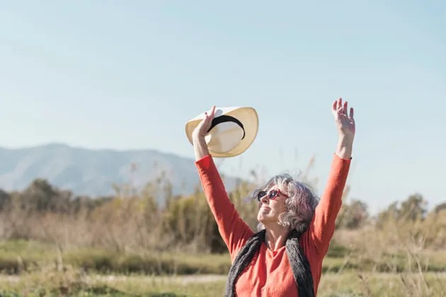 10 Expert Tips for Seniors Traveling Alone