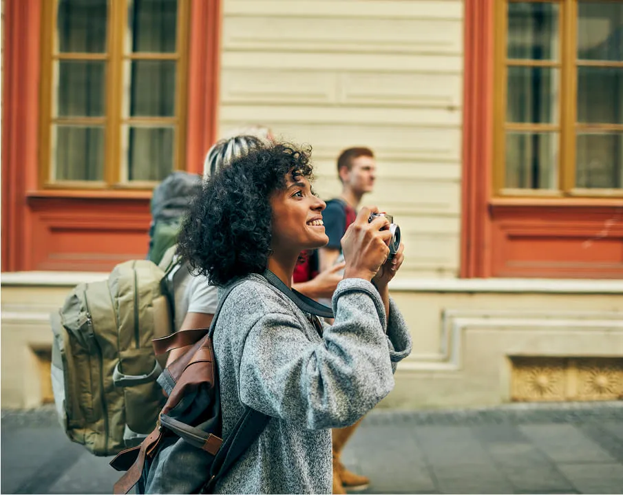 Backpackers friends visiting
